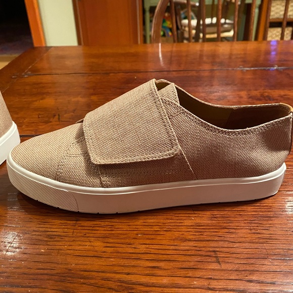 Vince Blair Linen Sneakers, Size 7, NEW - Picture 3 of 4